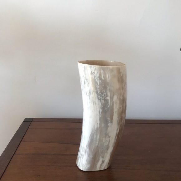 Tenfold New York Ivory Tusk Vase - Picture 5 of 5